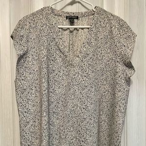 Black and White Blouse Size XXL